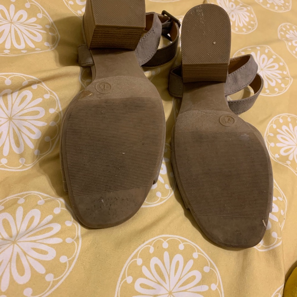 Heels - Picture 3 of 3